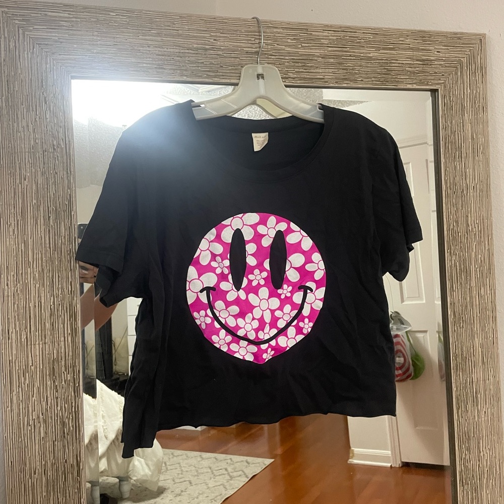 Smiley face cropped shirt